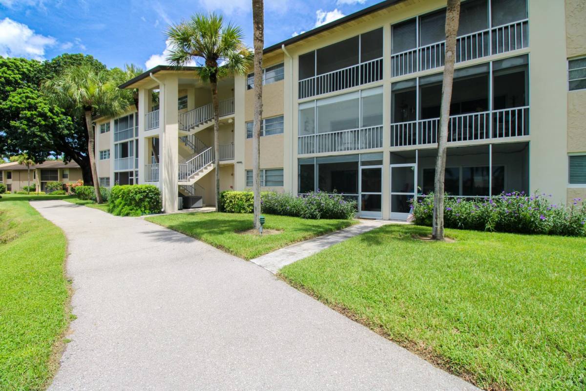 Condo for rent at 1020 Palm View Dr, Naples, FL 34110