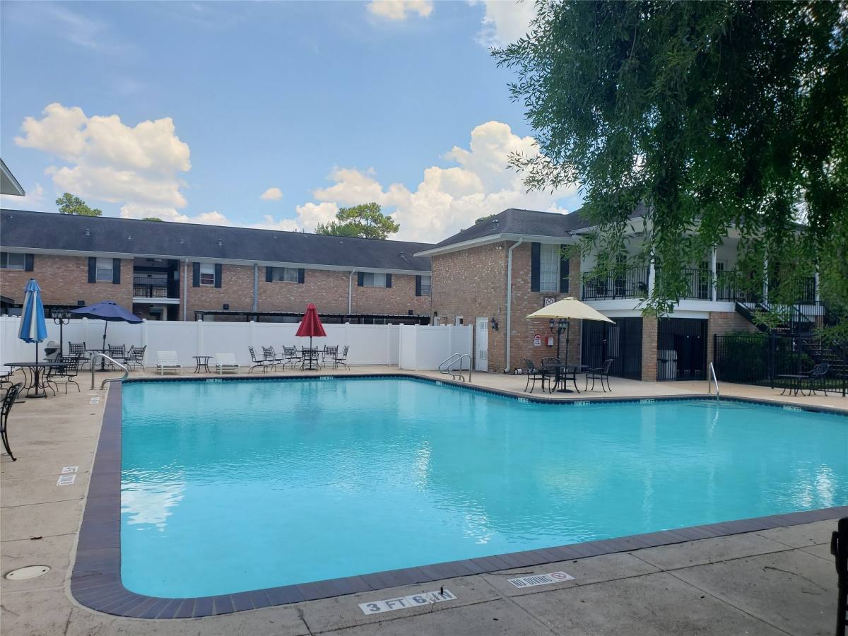 Townhouse for rent at 14333 Memorial Dr #99, Houston, TX 77079