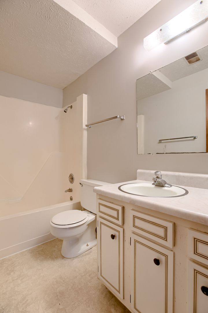 Apartment for rent at 4801 Claire Ave, Lincoln, NE 68516