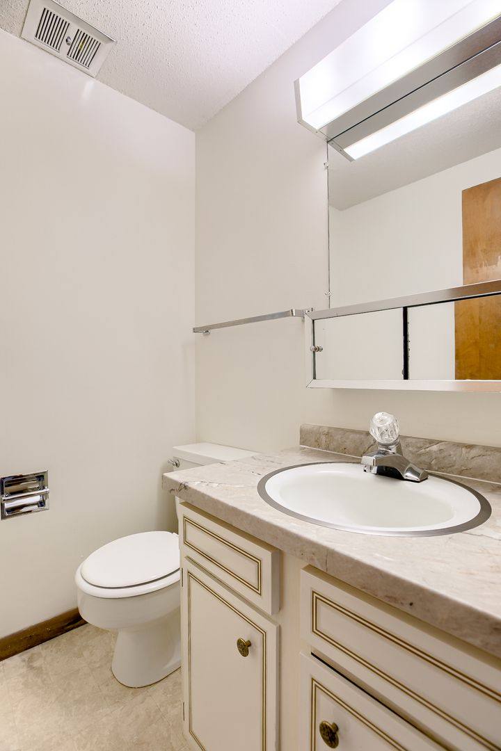 Apartment for rent at 4801 Claire Ave, Lincoln, NE 68516