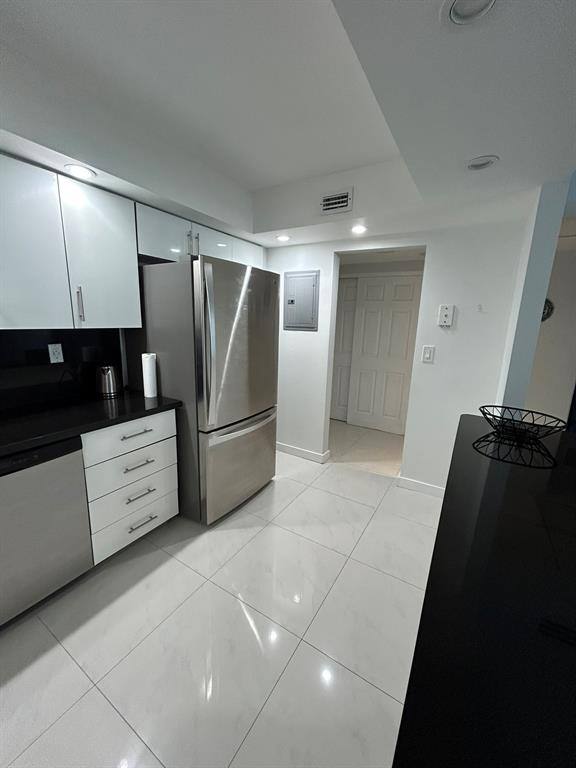 Apartment for rent at 19380 Collins Ave #615, North Miami Beach, FL 33160