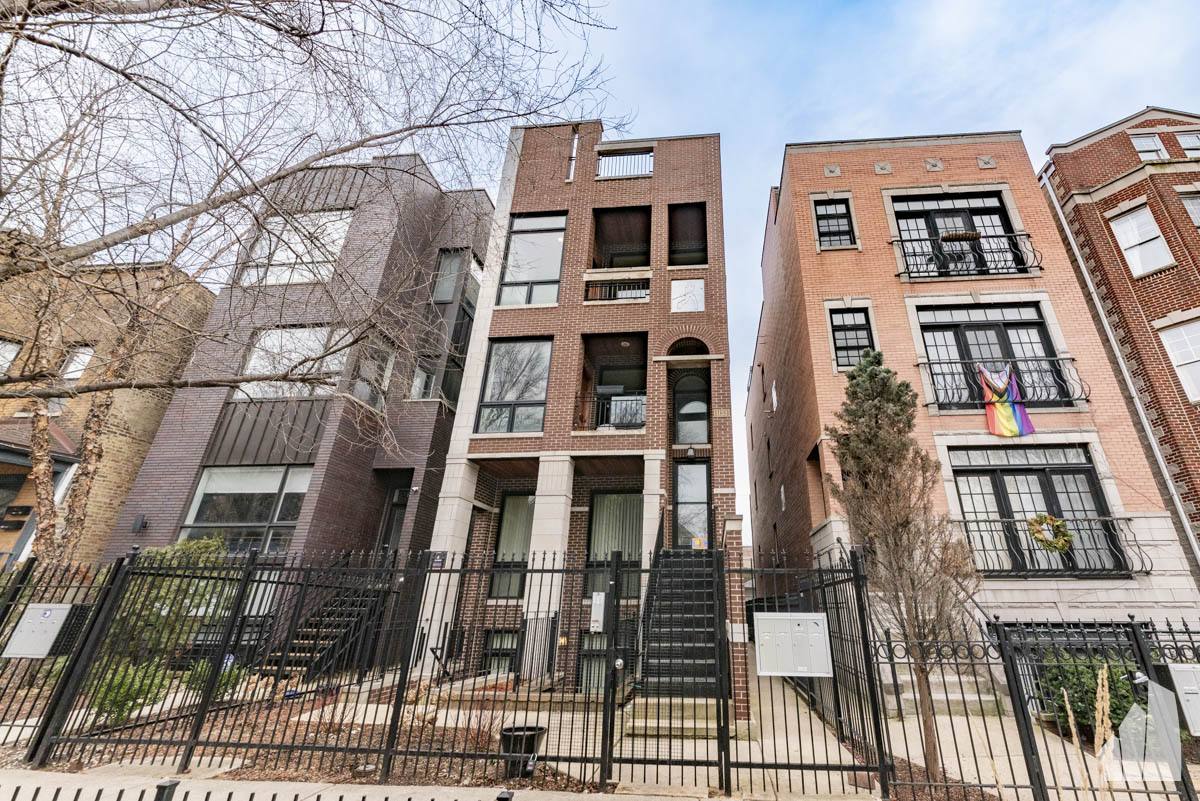 Condo for rent at 1133 W Addison #1, Chicago, IL 60613