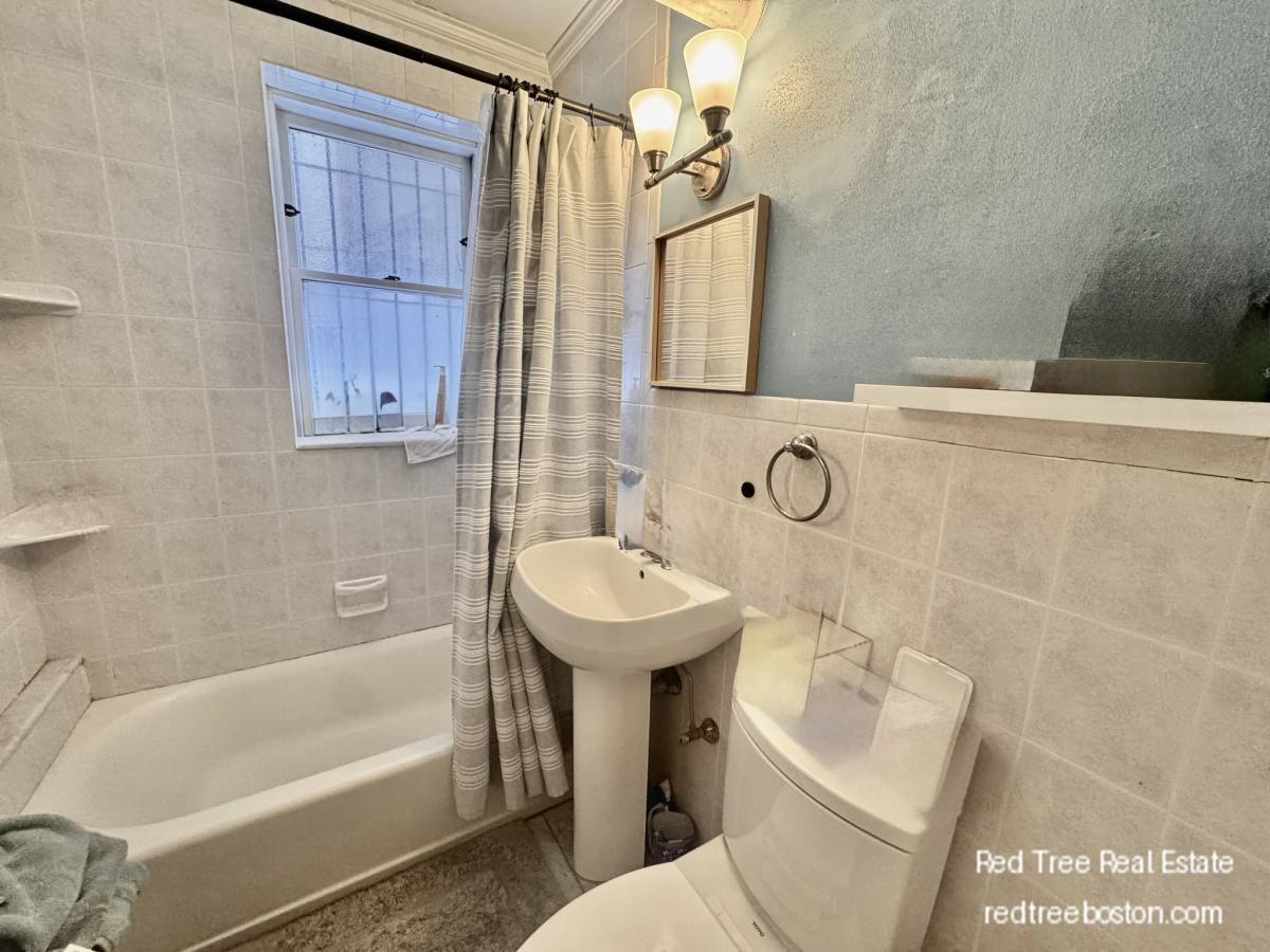 Apartment for rent at 1662 Commonwealth Ave #11, Brighton, MA 02135