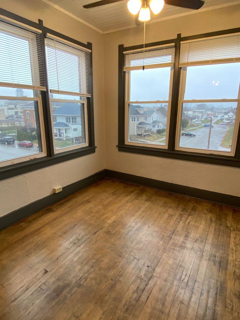 Apartment for rent at 201 N 2nd Ave, Marshalltown, IA 50158