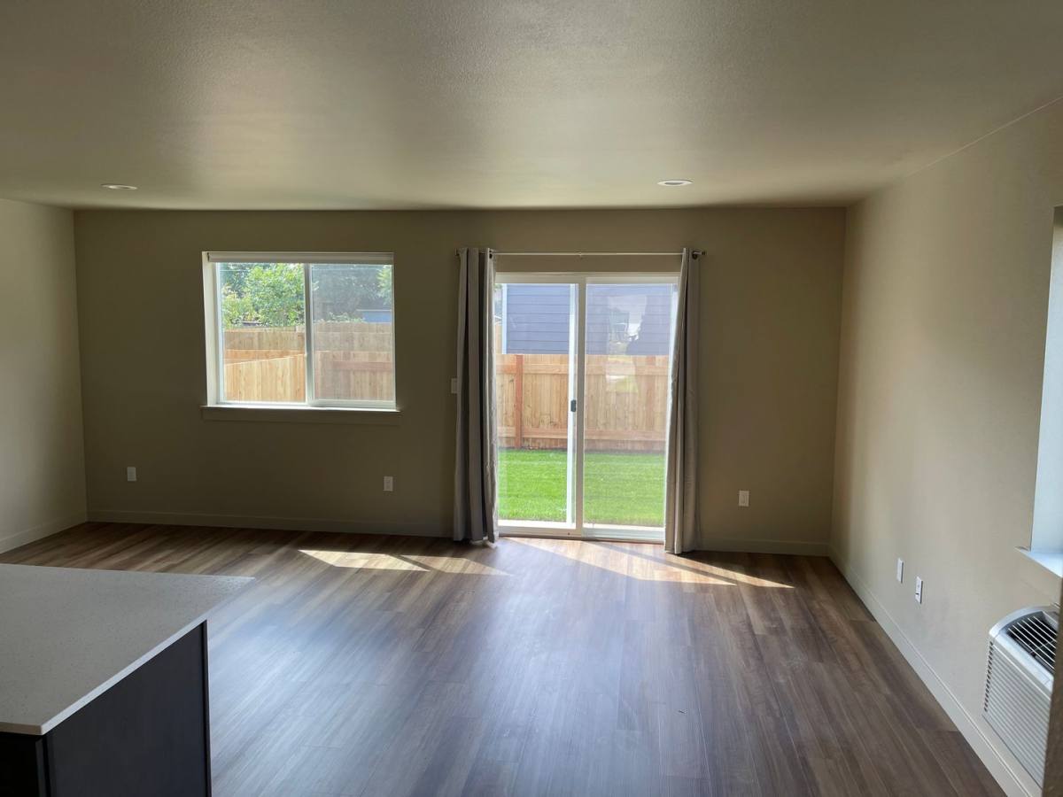Townhouse for rent at 194 Hiatt St, Lebanon, OR 97355
