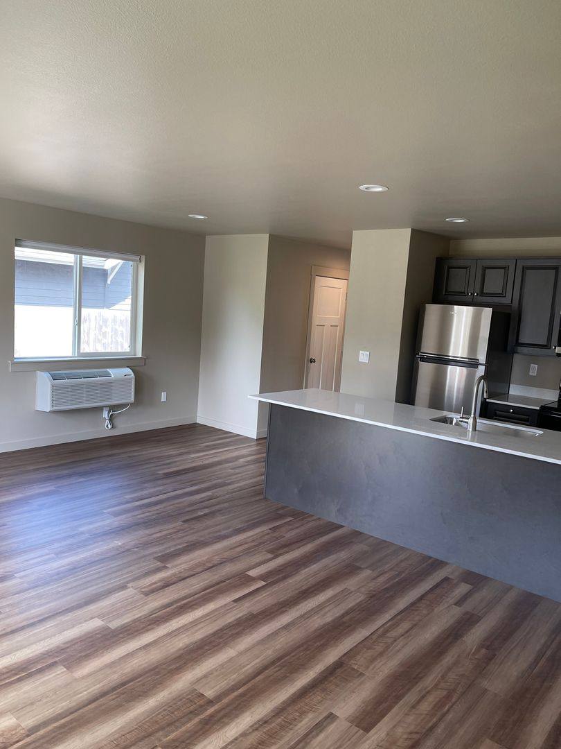 Townhouse for rent at 194 Hiatt St, Lebanon, OR 97355