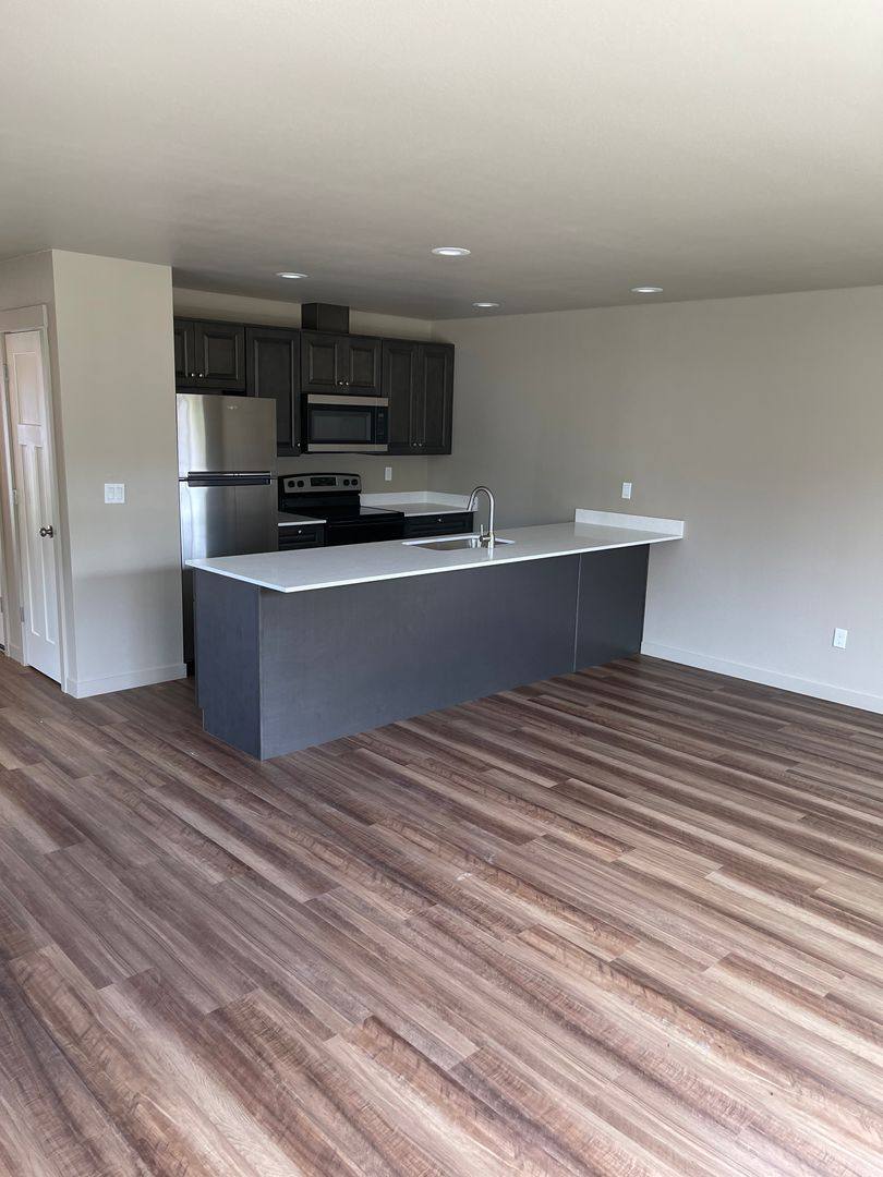 Townhouse for rent at 194 Hiatt St, Lebanon, OR 97355