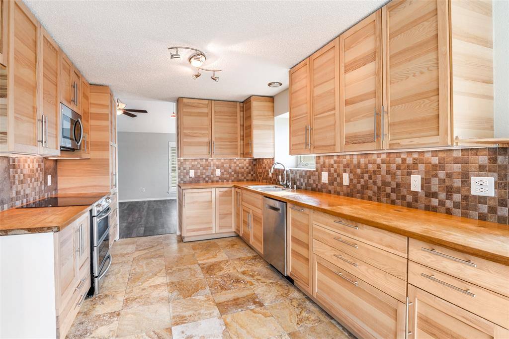 Apartment for rent at 3801 Silver Maple Dr, Carrollton, TX 75007