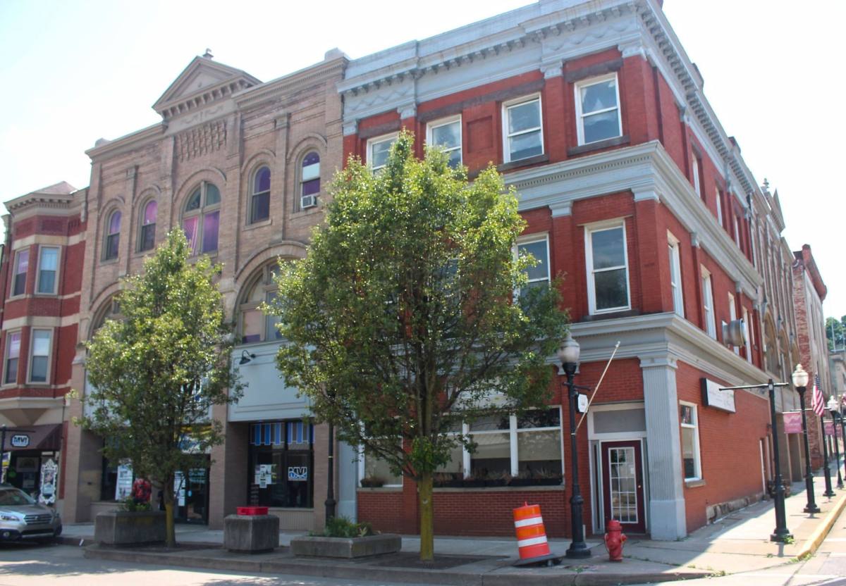 Apartment for rent at 207 5th St, Charleroi, PA 15022