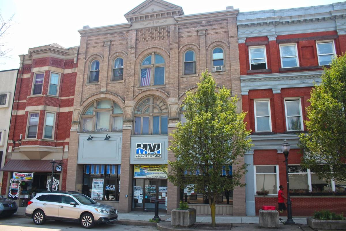 Apartment for rent at 207 5th St, Charleroi, PA 15022