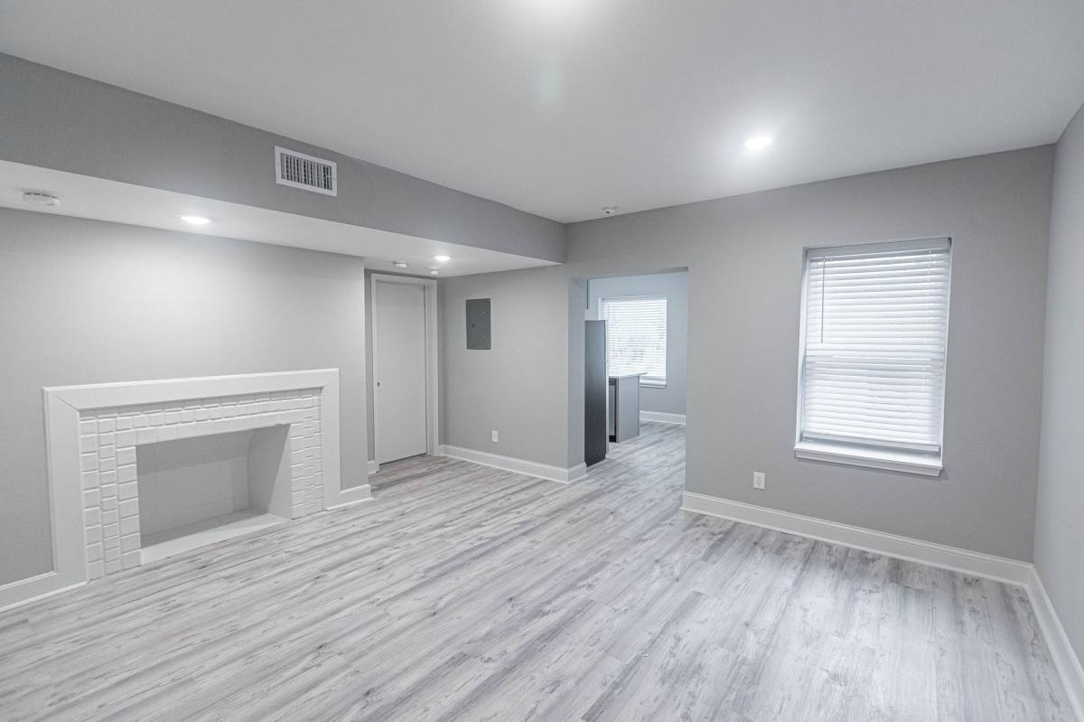 Apartment for rent at 1205 E Armour Blvd, Kansas City, MO 64109