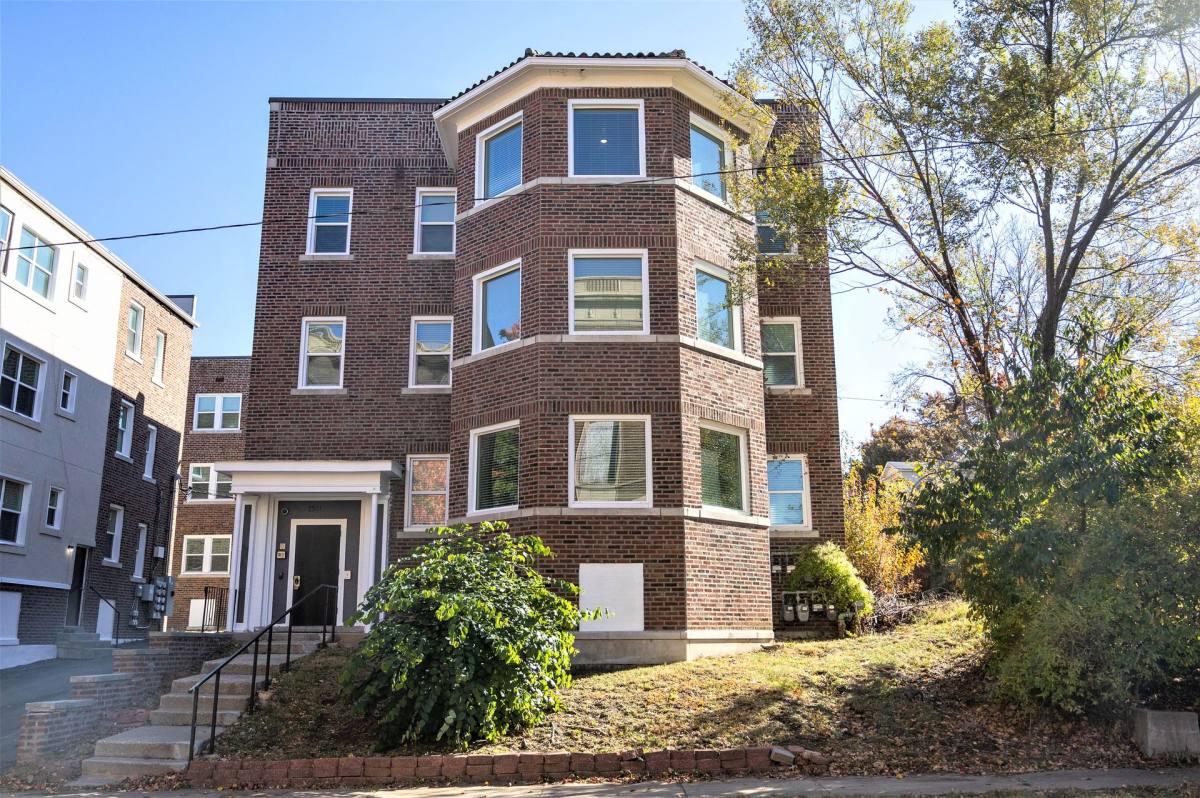 Apartment for rent at 1205 E Armour Blvd, Kansas City, MO 64109