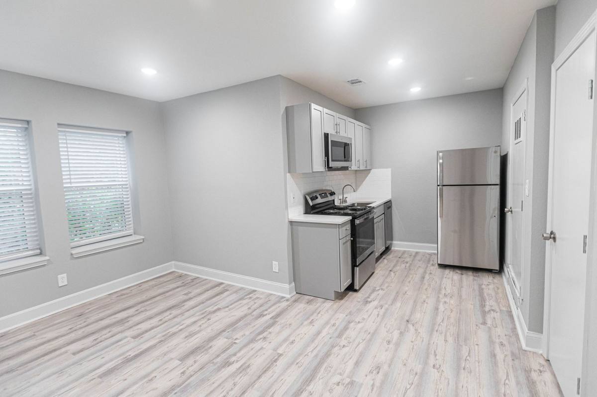Apartment for rent at 1205 E Armour Blvd, Kansas City, MO 64109