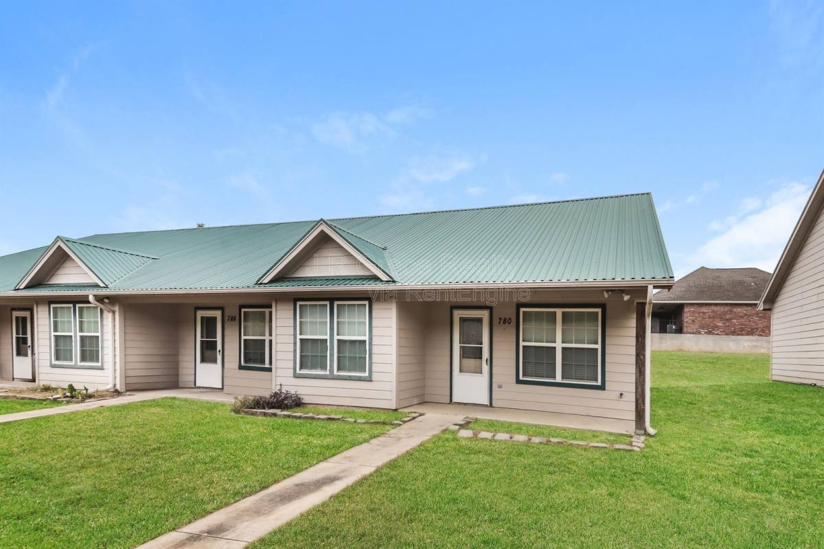 Apartment for rent at 780 Rocky Ridge Flatts, Gainesville, TX 76240