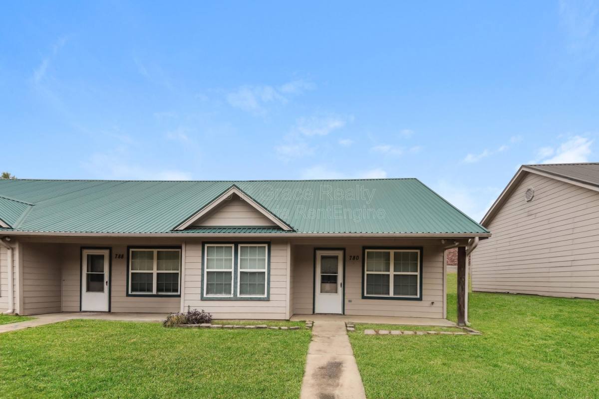 Apartment for rent at 780 Rocky Ridge Flatts, Gainesville, TX 76240