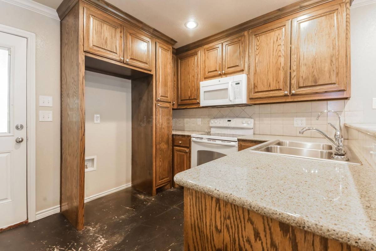 Apartment for rent at 780 Rocky Ridge Flatts, Gainesville, TX 76240