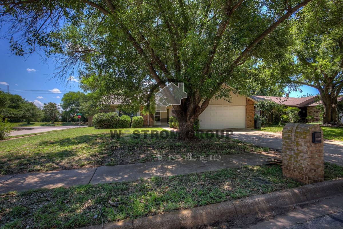 House for rent at 7801 Summerglen Rd, Fort Worth, TX 76133