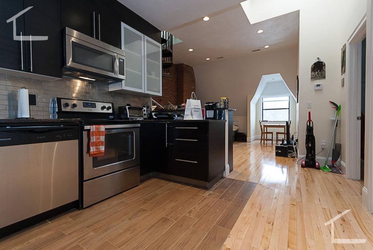 Apartment for rent at 1197 Beacon St #2, Brookline, MA 02446