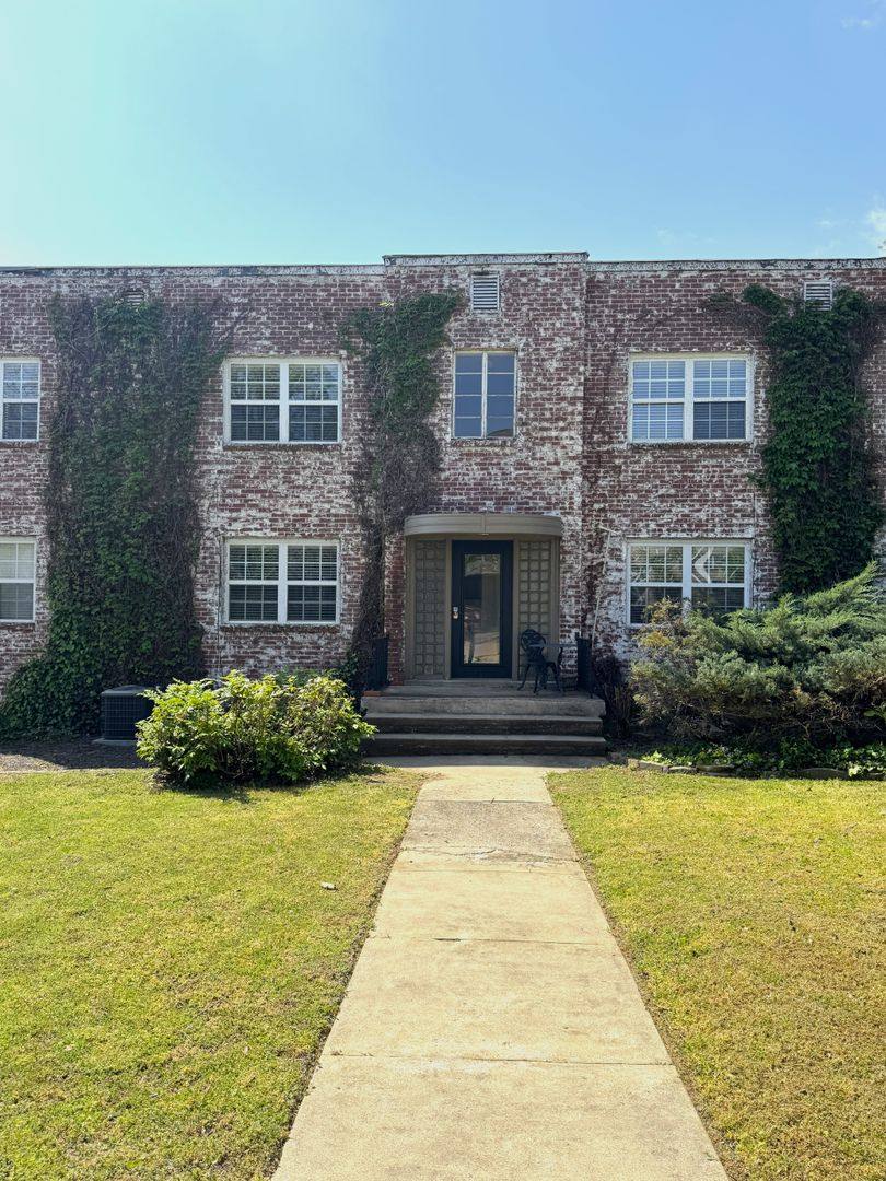 Apartment for rent at 529 N Whitham Ave, Fayetteville, AR 72701