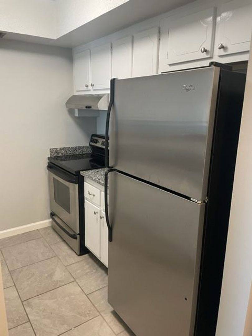 Apartment for rent at 675 Indian Rocks Rd N, Largo, FL 33770