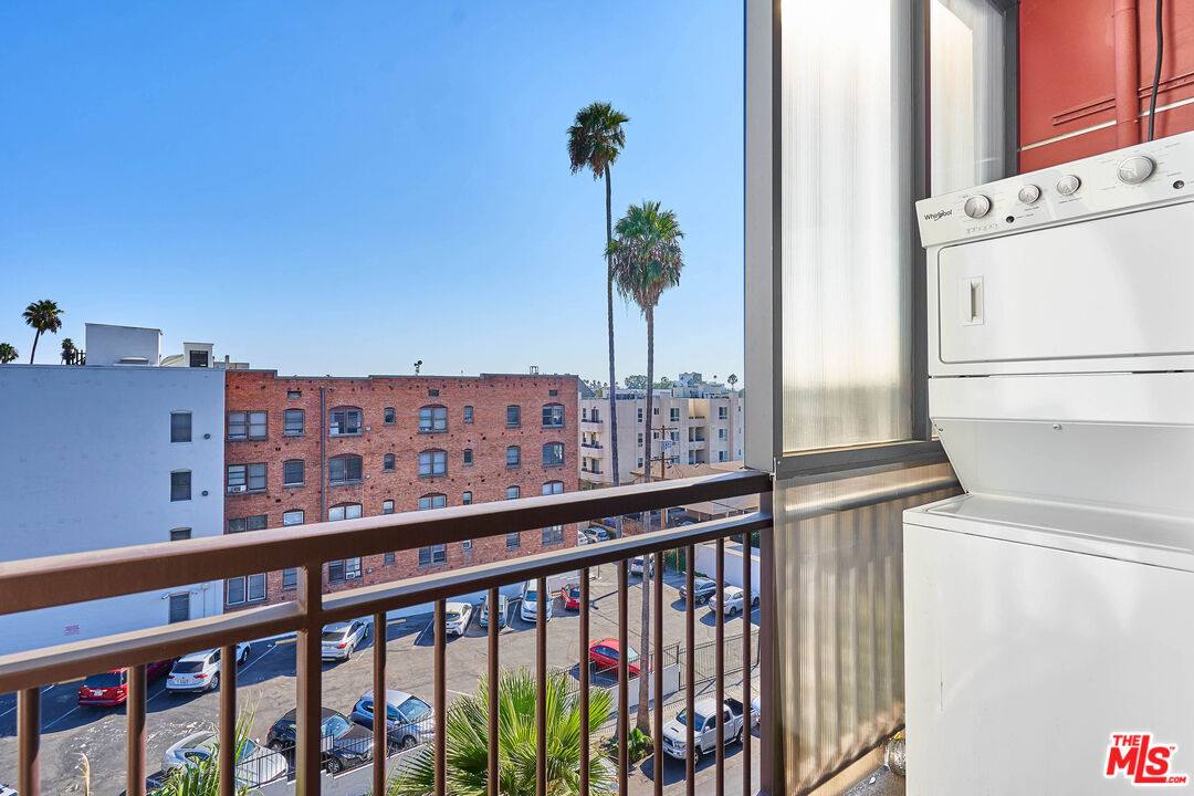 Apartment for rent at 345 S Gramercy Place #212, Los Angeles, CA 90020