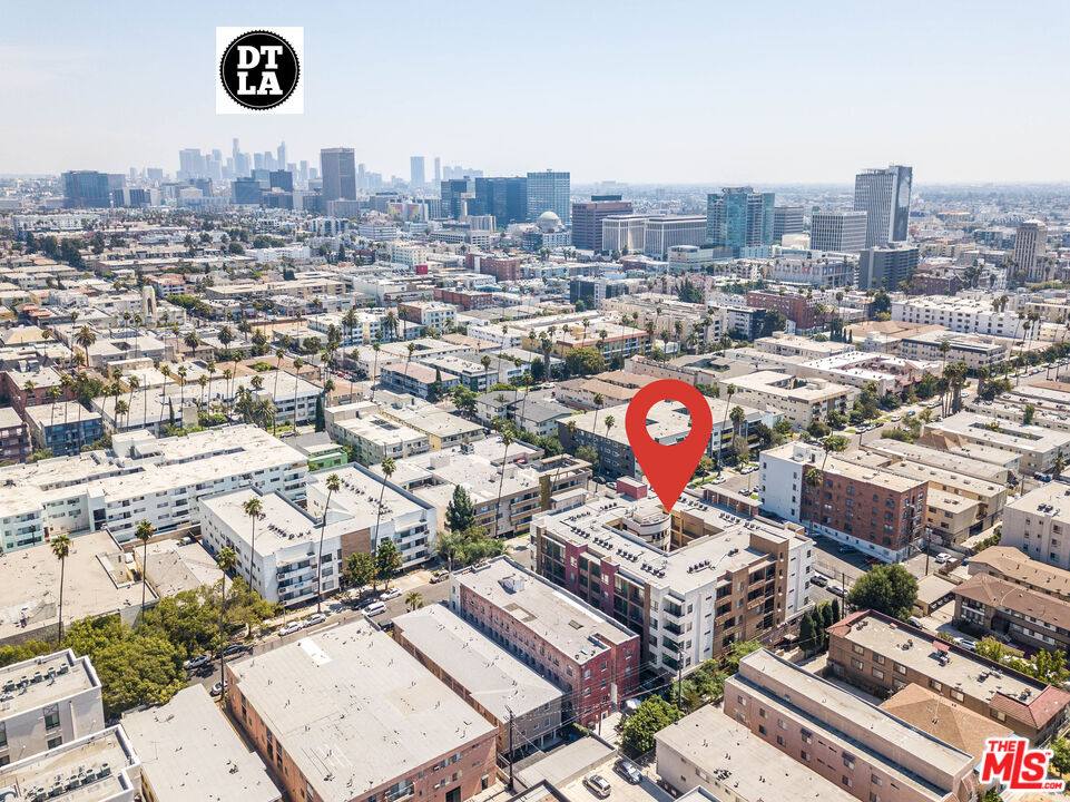 Apartment for rent at 345 S Gramercy Place #212, Los Angeles, CA 90020