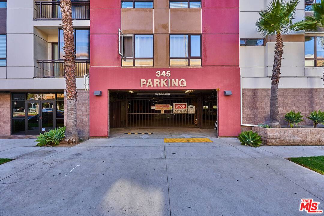 Apartment for rent at 345 S Gramercy Place #212, Los Angeles, CA 90020