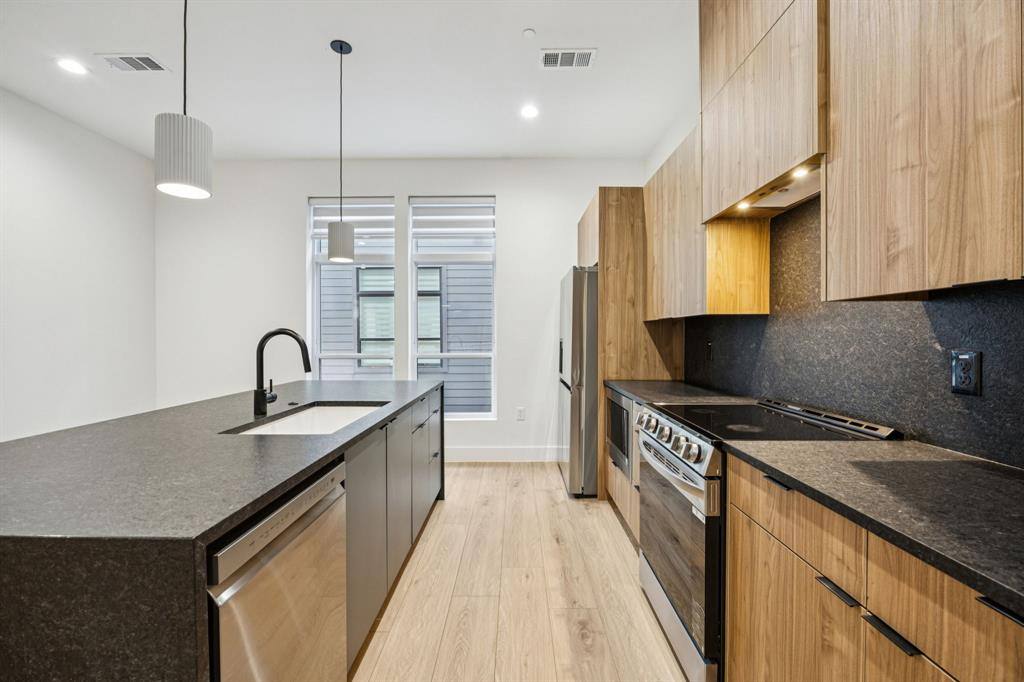 Townhouse for rent at 2206 Arroyo Ave #204, Dallas, TX 75219