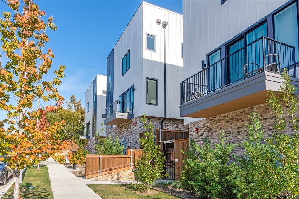 Townhouse for rent at 2206 Arroyo Ave #204, Dallas, TX 75219