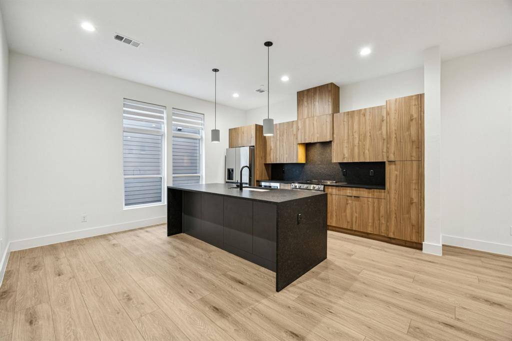 Townhouse for rent at 2206 Arroyo Ave #204, Dallas, TX 75219