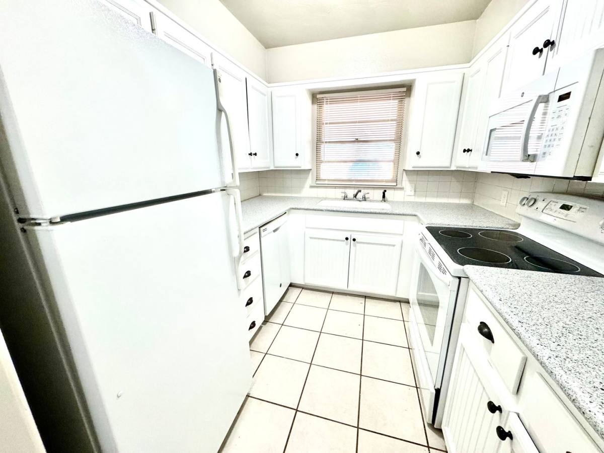 Apartment for rent at 3221 33rd, Lubbock, TX 79410