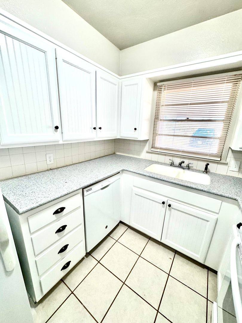 Apartment for rent at 3221 33rd, Lubbock, TX 79410