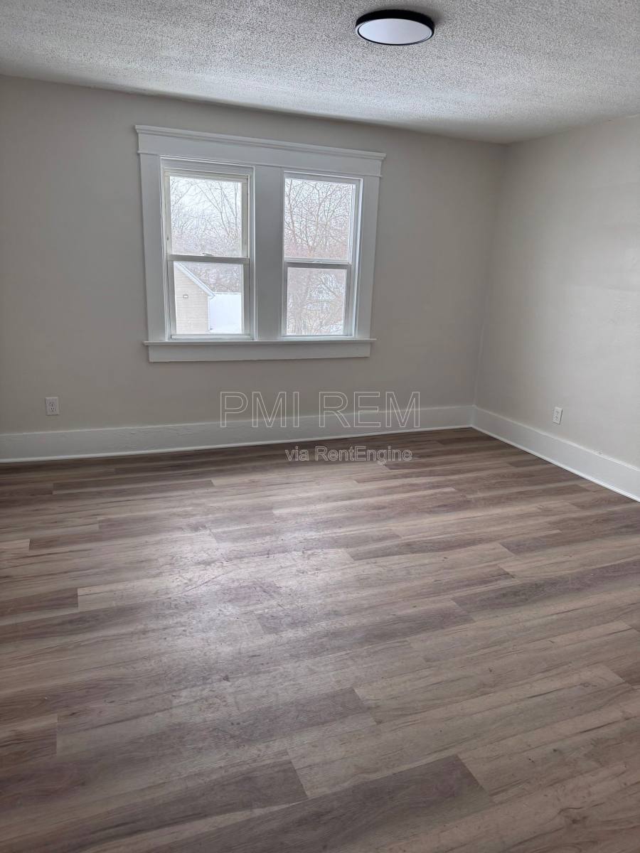 Apartment for rent at 472 Sumner St #3, Akron, OH 44304