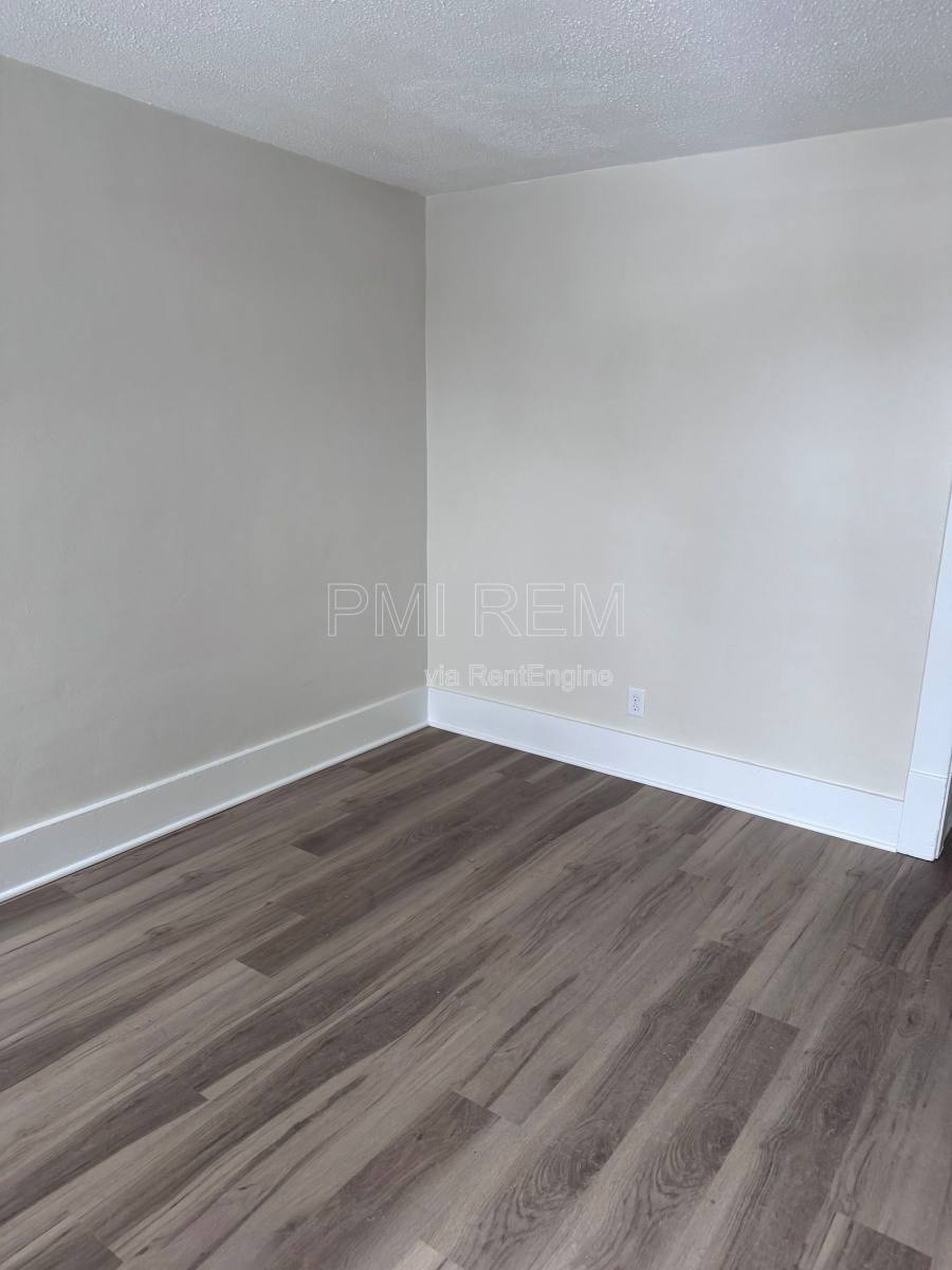 Apartment for rent at 472 Sumner St #3, Akron, OH 44304