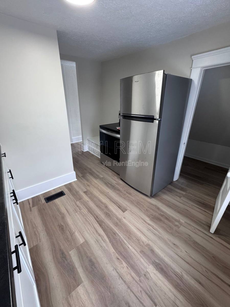 Apartment for rent at 472 Sumner St #3, Akron, OH 44304