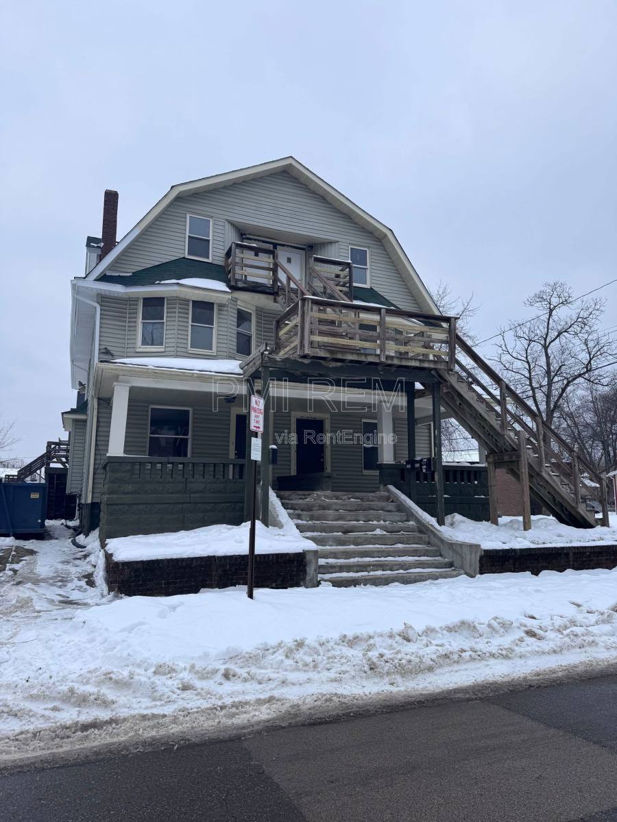 Apartment for rent at 472 Sumner St #3, Akron, OH 44304