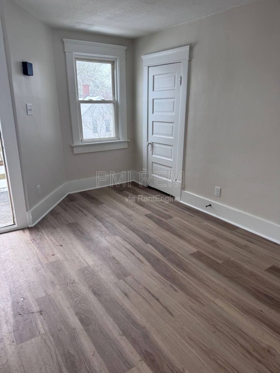 Apartment for rent at 472 Sumner St #3, Akron, OH 44304