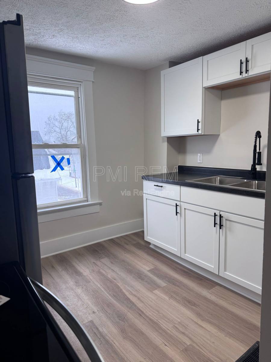 Apartment for rent at 472 Sumner St #3, Akron, OH 44304