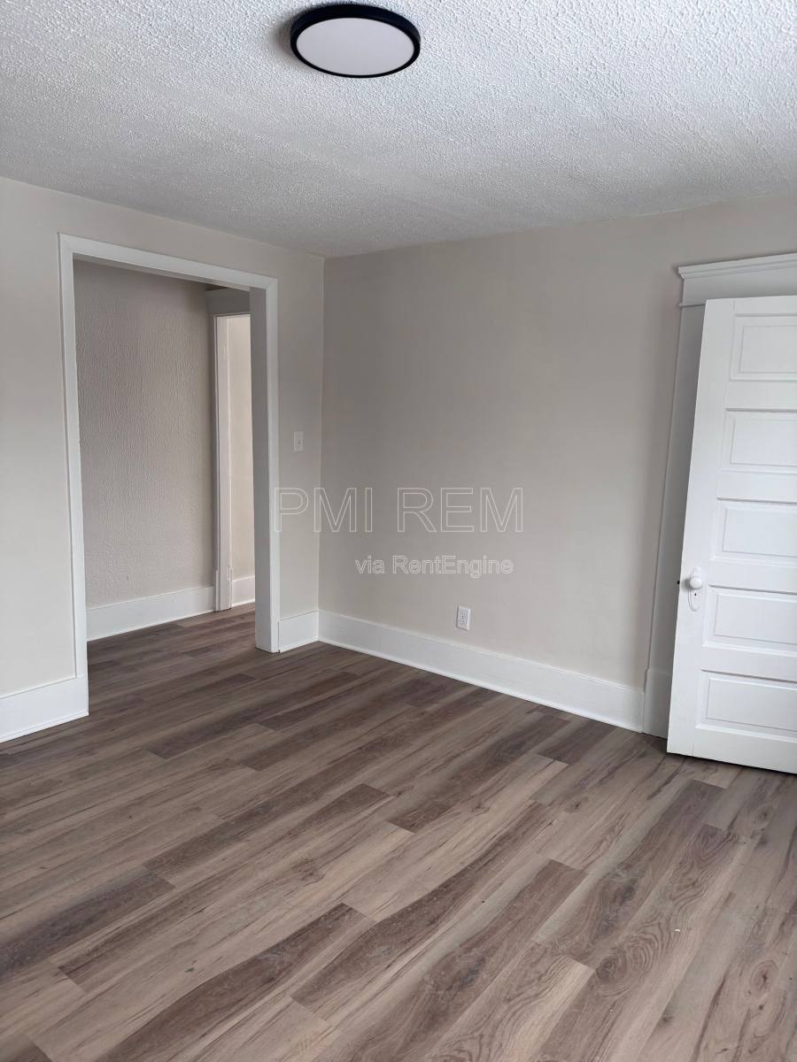 Apartment for rent at 472 Sumner St #3, Akron, OH 44304