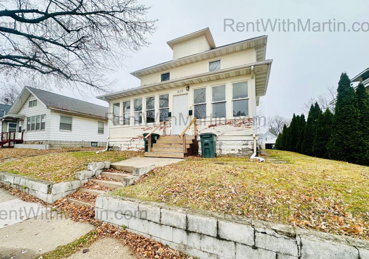 Apartment for rent at 820 W 2nd St, Waterloo, IA 50701