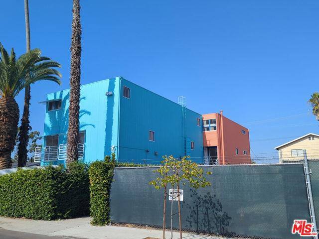 Apartment for rent at 915 Broadway St #1, Venice, CA 90291