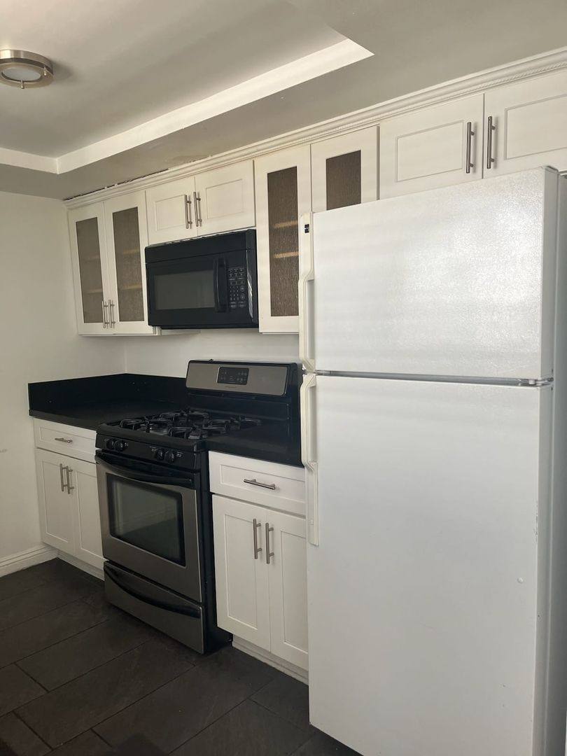 Apartment for rent at 742 S Harvard Blvd, Los Angeles, CA 90005