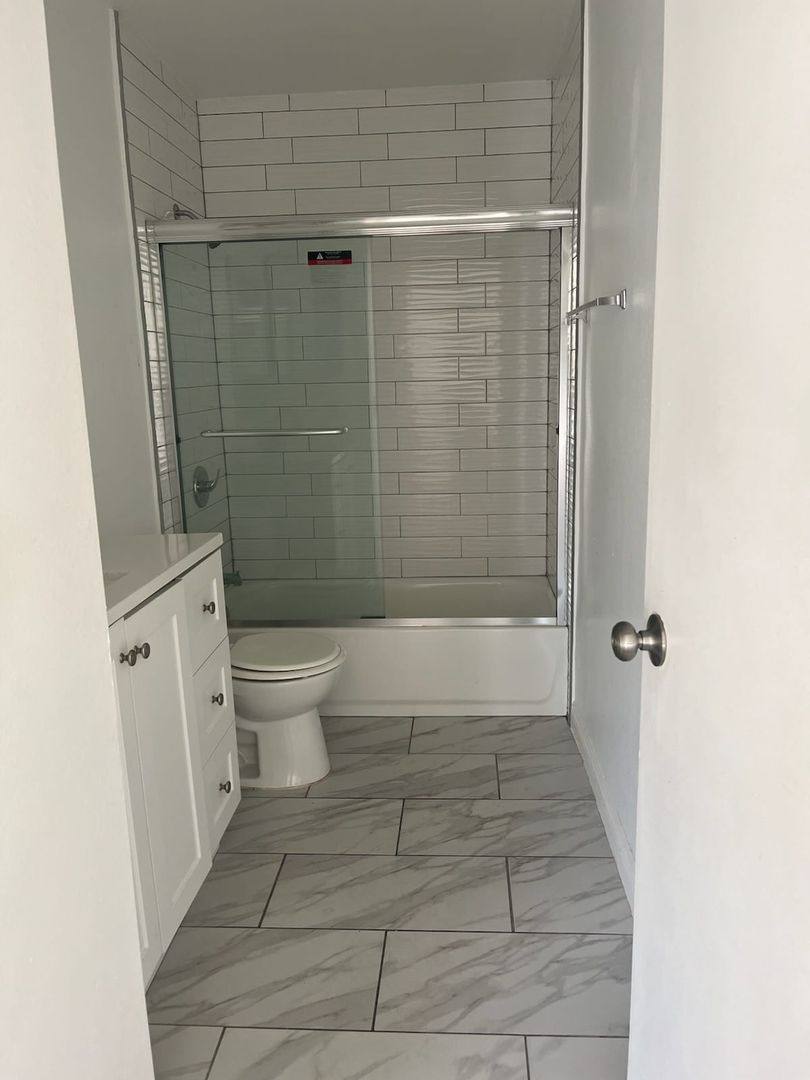 Apartment for rent at 742 S Harvard Blvd, Los Angeles, CA 90005