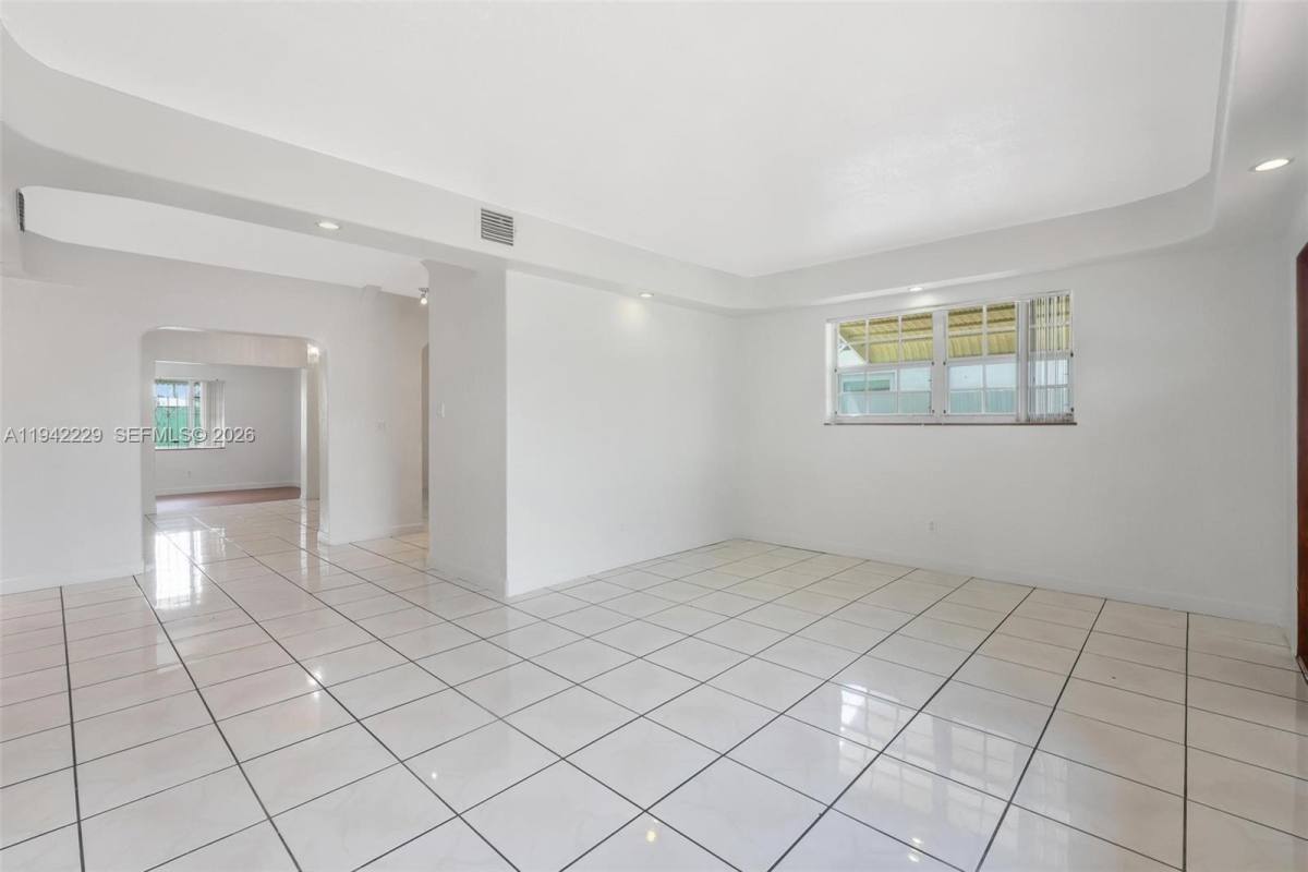 Apartment for rent at 6240 SW 21st St, Hollywood, FL 33023