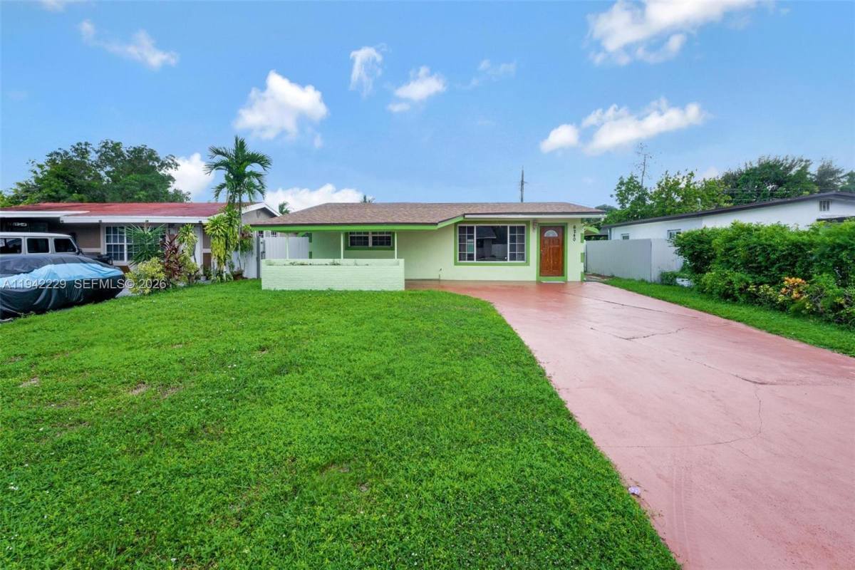 Apartment for rent at 6240 SW 21st St, Hollywood, FL 33023