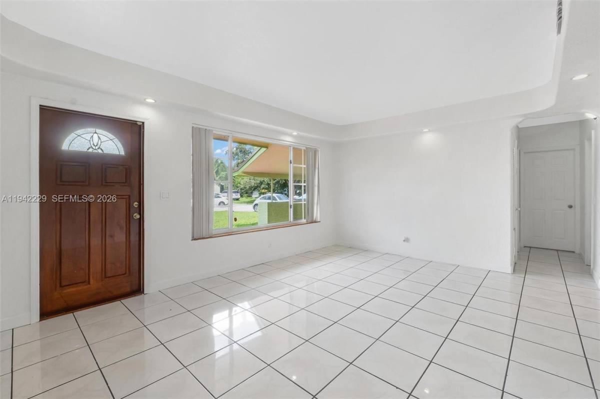 Apartment for rent at 6240 SW 21st St, Hollywood, FL 33023