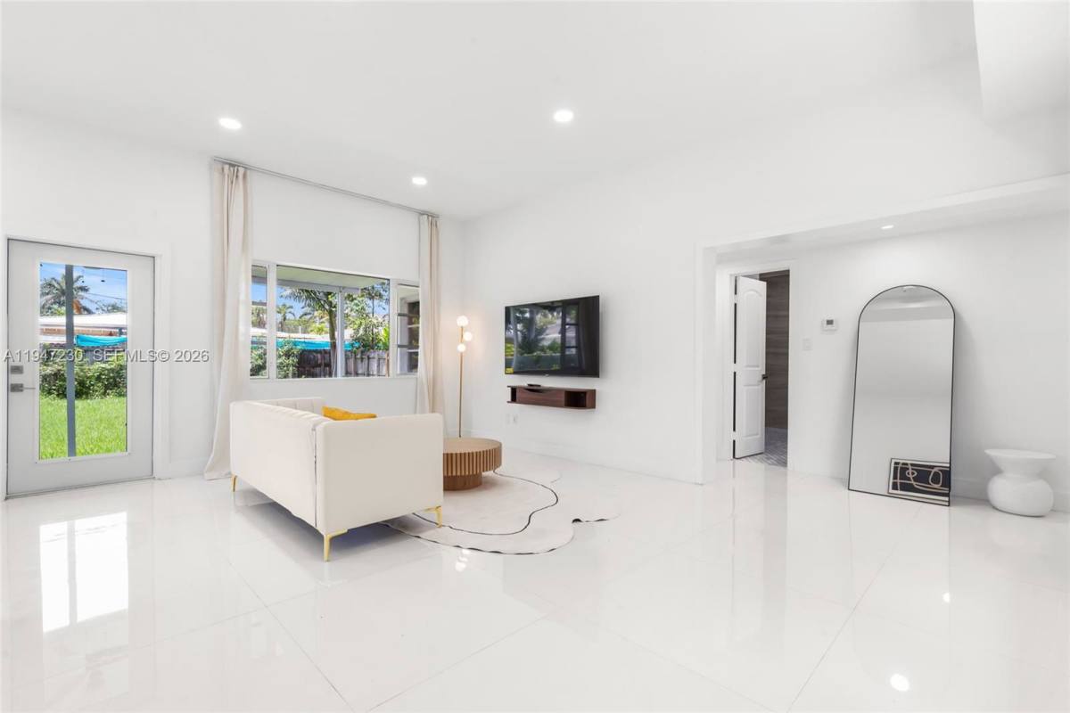 House for rent at 1581 Normandy Dr #SFH, Miami Beach, FL 33141