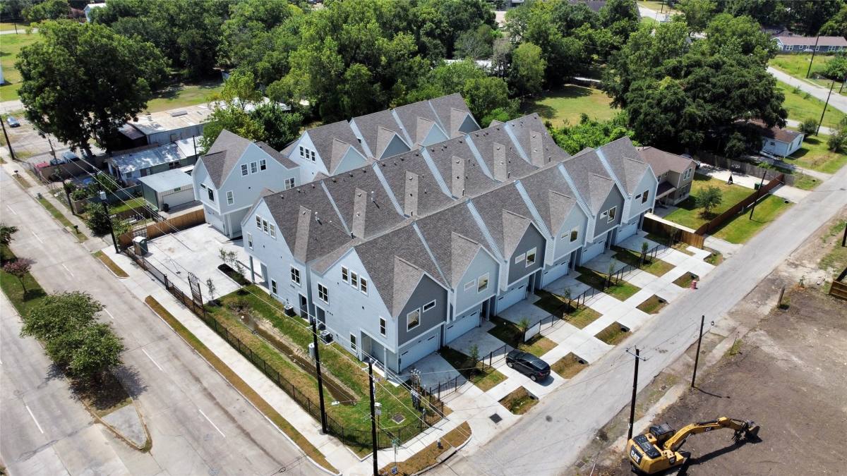 Apartment for rent at 6030 Beall St, Houston, TX 77091