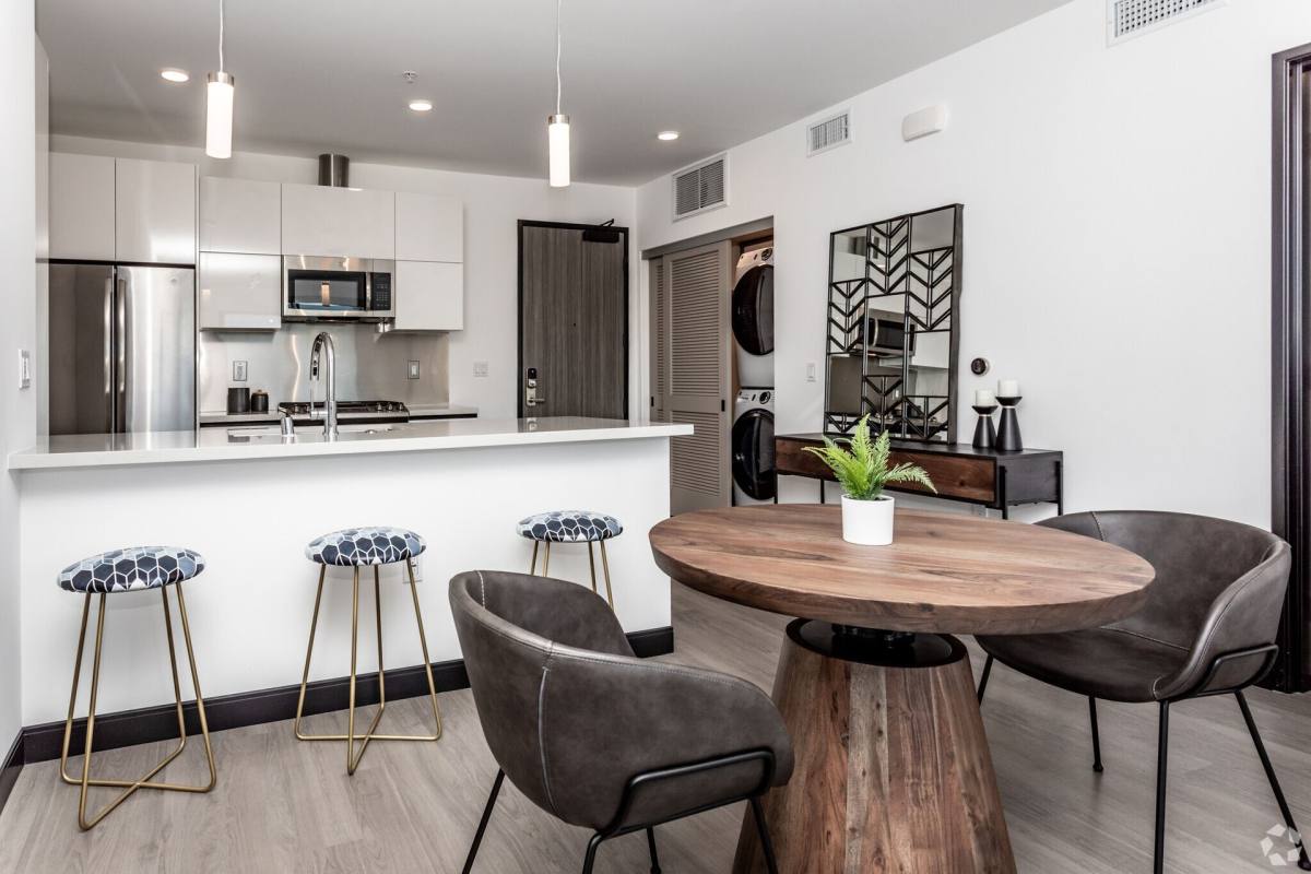 Apartment for rent at 11036 Moorpark St, North Hollywood, CA 91602