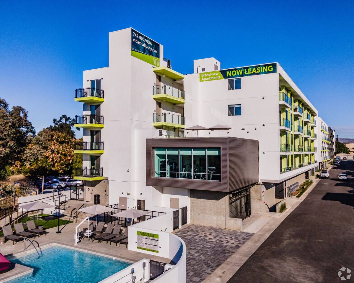 Apartment for rent at 11036 Moorpark St, North Hollywood, CA 91602